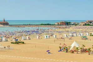 Una spiaggia nelle vicinanze