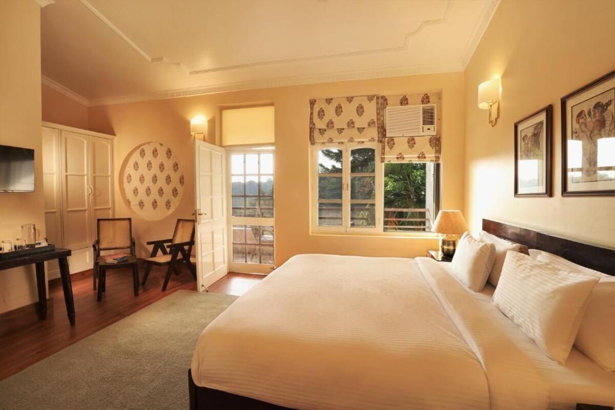 Premium bedding, down comforters, in-room safe, laptop workspace