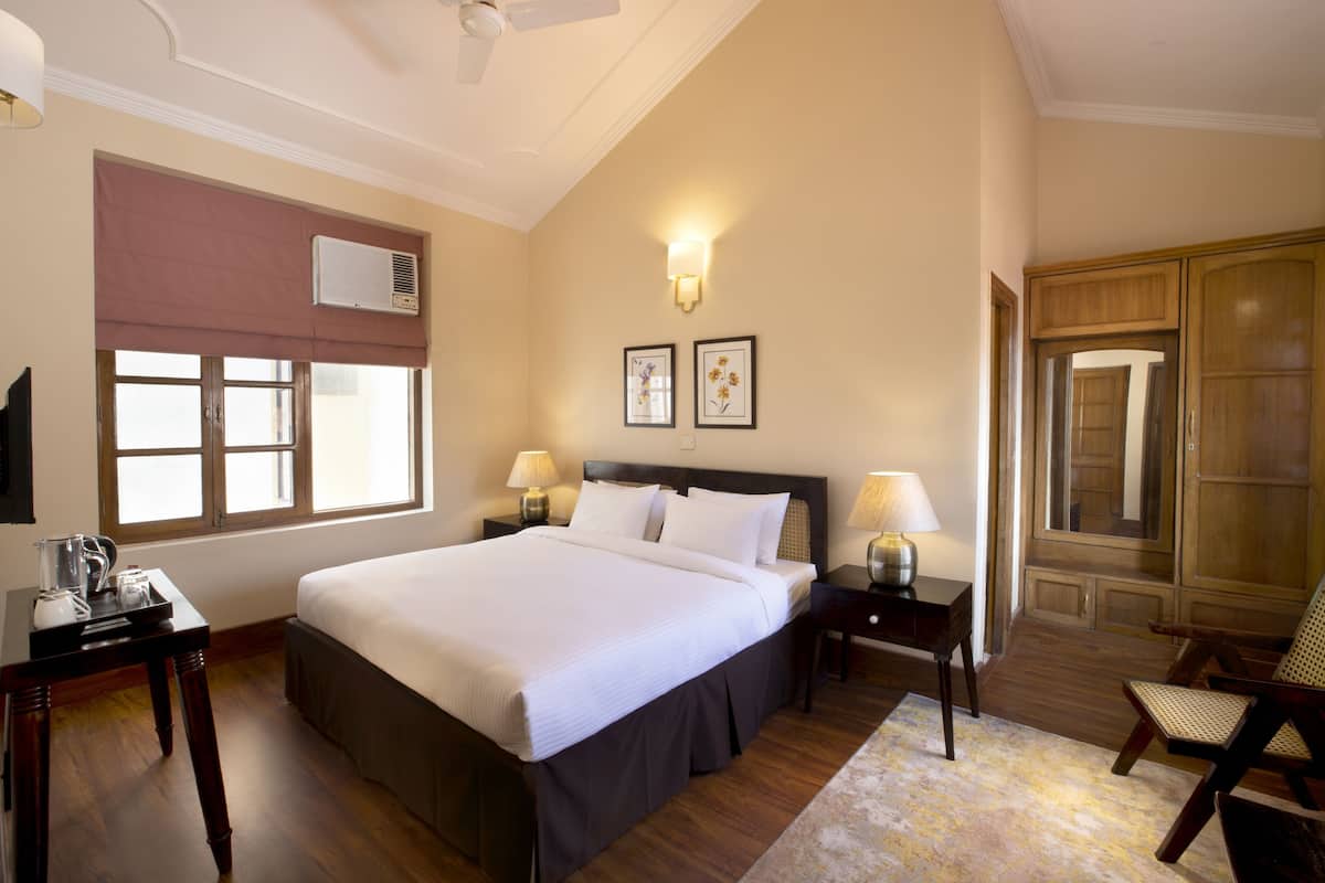 Premium bedding, down duvets, in-room safe, laptop workspace