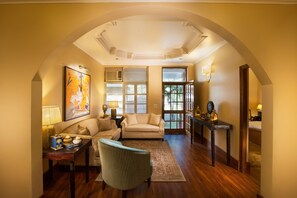 Luxury Cottage, 4 Bedrooms, Mountain View, Garden Area | Living area