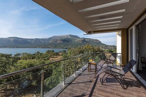 Family Villa | Balcony - CosmicStays Afita Mohari-Solar Powered Lakehouse (Paud)