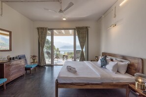 3 chambres, bureau, Wi-Fi gratuit, draps fournis