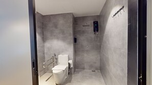 バスアメニティ (無料)、ヘアドライヤー、ビデ、タオル