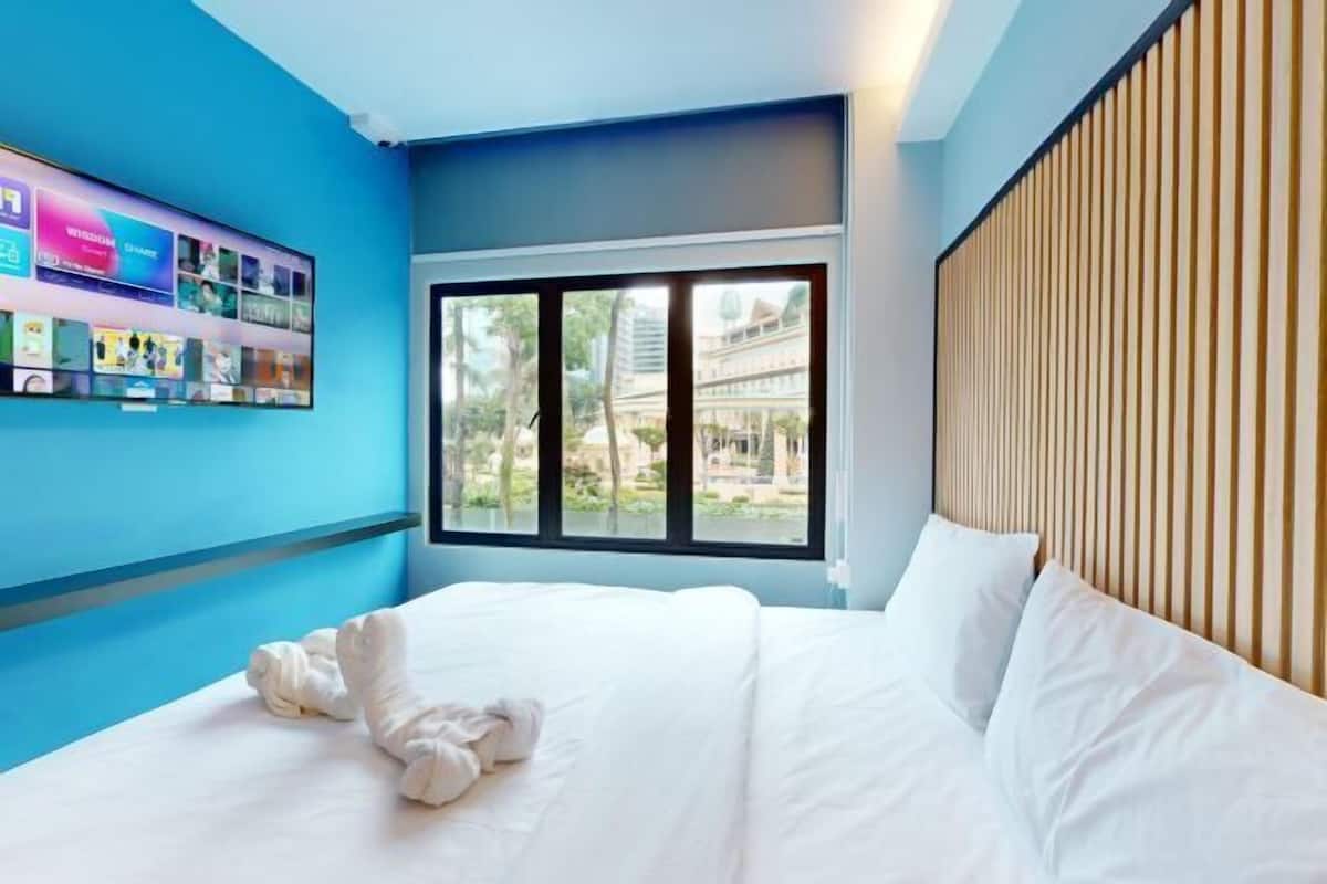 1 bedroom, premium bedding, down duvets, memory-foam beds