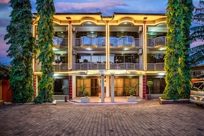 Exterior - ENTEBBE TRAVELLER'S HOTEL (Entebbe)