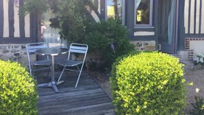 Outdoor dining - Studio des Amoureux Honfleur (La Riviere St Sauveur)