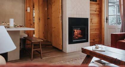 2-bedroom chalet with outdoor spa, pétanque court & children cabin in Ardennes