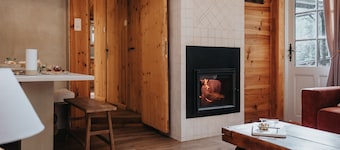 2-bedroom chalet with outdoor spa, pétanque court & children cabin in Ardennes