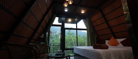 Exclusive Studio, 2 Bedrooms, Balcony, Mountain View