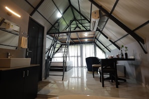 Family Suite, 2 Bedrooms, Bathtub, Mountain View