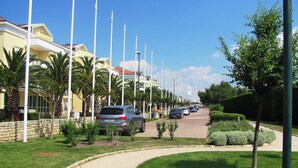 المنطقة المحيطة بالمنشأة