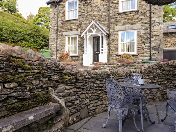 Property grounds - Orchard Cottage (Windermere)