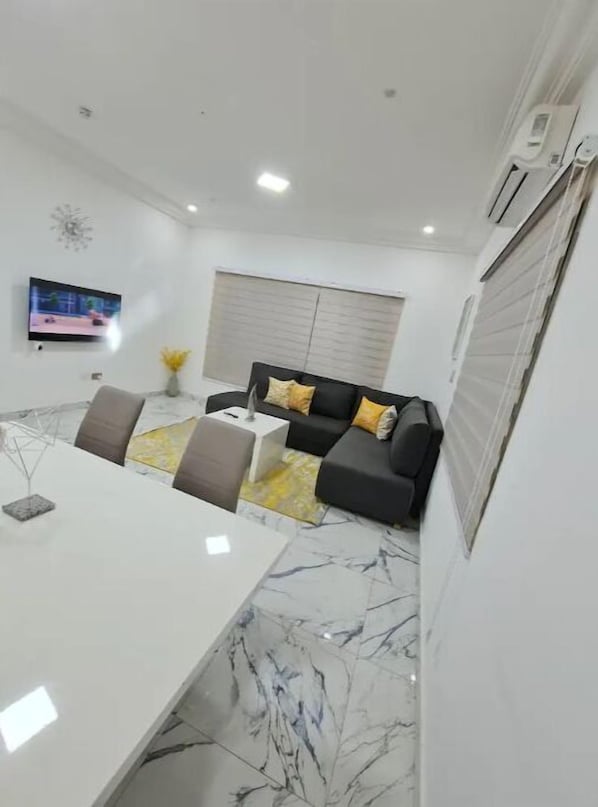 Interior - Aspen Residence (Flat A) (Tema)
