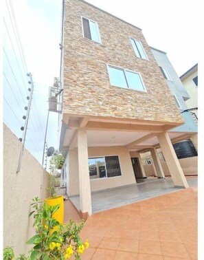 Exterior - Aspen Residence (Flat A) (Tema)