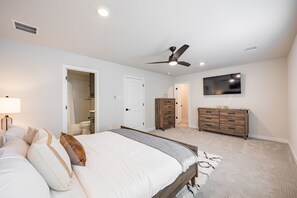 3 bedrooms, desk, iron/ironing board, WiFi - Four Story Private Elevator Rooftop Terrace Views In New Northline Development!! (Leander)