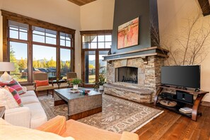 TV, fireplace - Luxury townhome on the golf course with 3 fireplaces, gas grill, & great view (Park City)