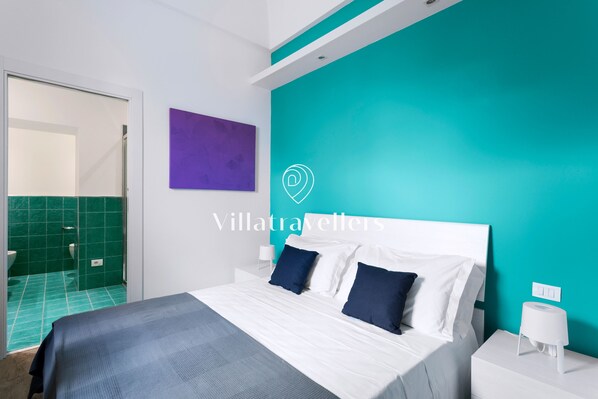 Silitysrauta/-lauta, Wi-Fi, vuodevaatteet