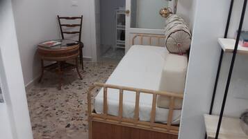 3 camere, una scrivania, ferro/asse da stiro, culla da viaggio