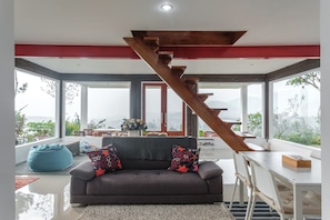 Vila família | Área de estar | TV LED 32 polegadas com canais digitais