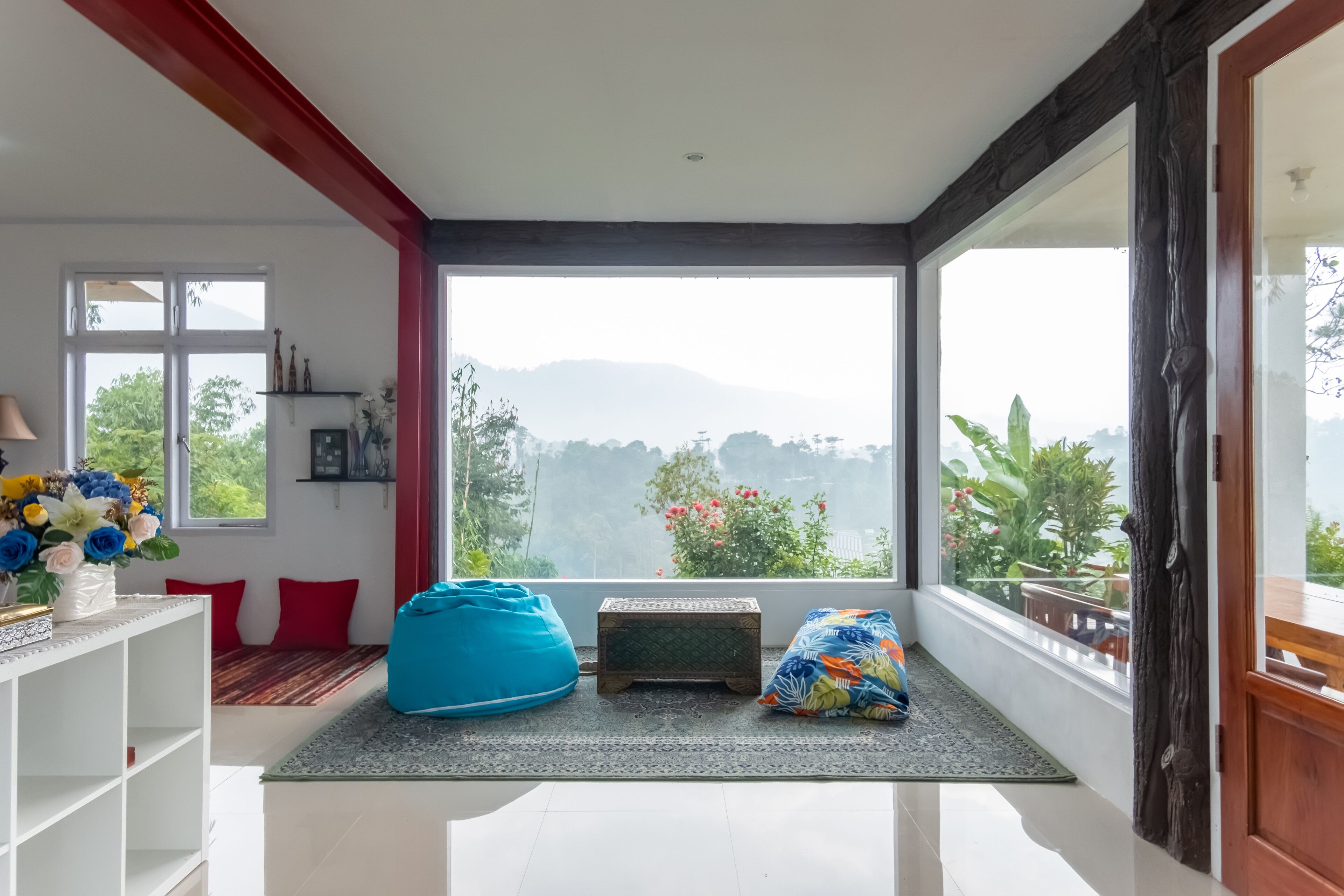 Family Villa | Living room | 32-inch LED TV with digital channels