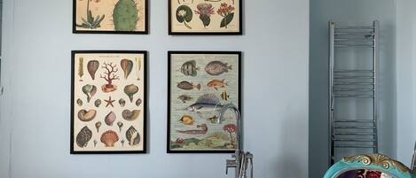 Håndklær, såpe og toalettpapir