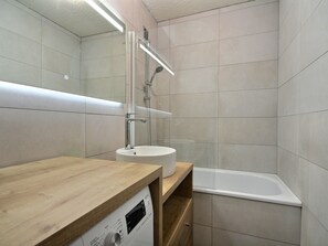 Bathroom - 3-room apartment on ski runs with large terrace and Wi-Fi (La Plagne)