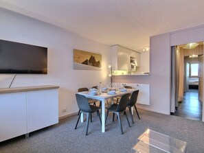 Dining - 3-room apartment on ski runs with large terrace and Wi-Fi (La Plagne)