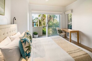 3 bedrooms, desk, iron/ironing board, travel cot