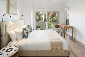 3 bedrooms, desk, iron/ironing board, travel cot