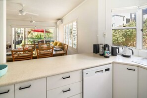Fridge, microwave, oven, stovetop - Sunny Seaside Retreat in Coolum Beach (Coolum Region)