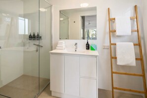 Shower, hair dryer, towels, shampoo