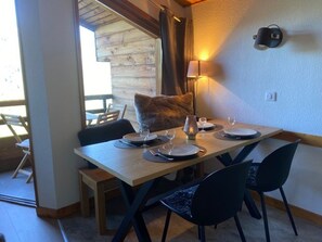 Dining - Cozy apt in Châtel: 5 guests, balcony, parking, WIFI (Châtel)