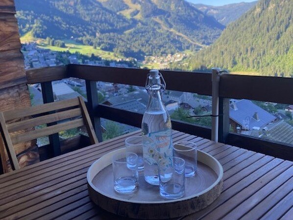 Outdoor dining - Cozy apt in Châtel: 5 guests, balcony, parking, WIFI (Châtel)