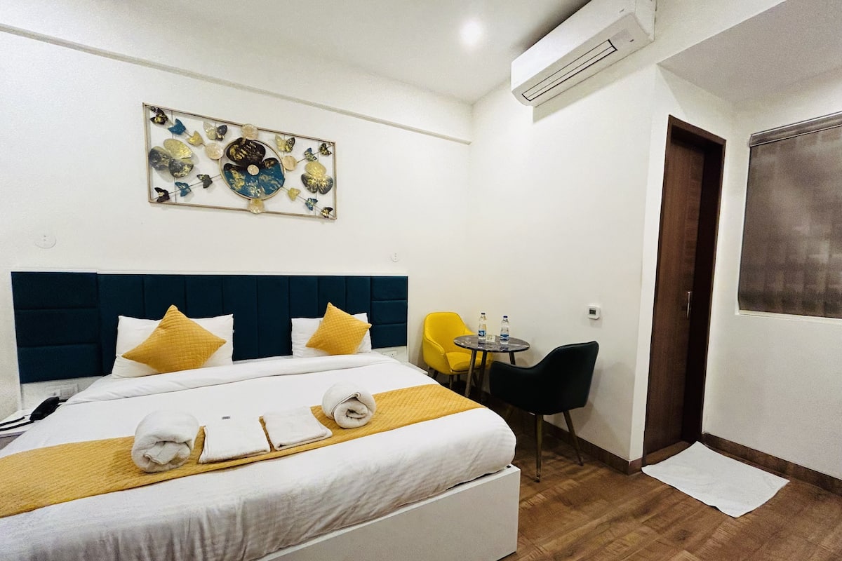 Quarto luxo | 1 quarto, ferros/tábuas de passar roupa, Wi-Fi de cortesia