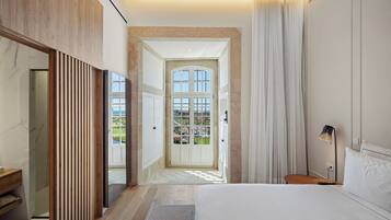 Heritage | Roupas de cama premium, frigobar, escrivaninha, quartos à prova de som