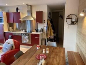 Kaffetrakter/tekoker, kjøleskap, mikrobølgeovn og ovn