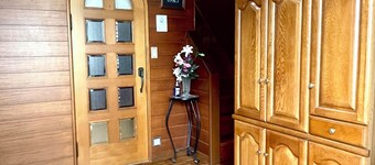 This is a home-style house that can accommodate up to 4 people comfortably. Conveniently located 2 minutes from transportation. If you are planning to visit Tokyo or Yokohama, please use this service.