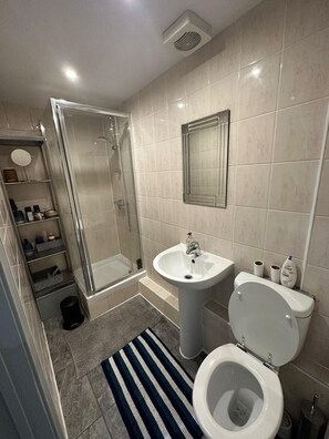 公寓, 多张床 | 浴室 | 淋浴设施、吹风机、毛巾