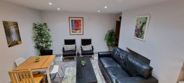 Apartment, Multiple Beds | Living area