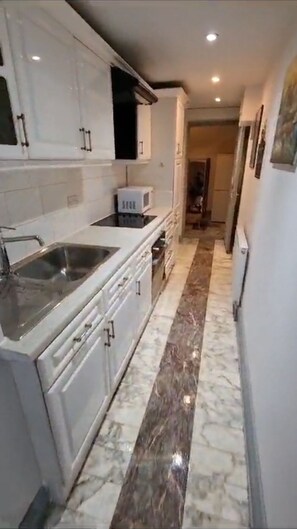 아파트, 침대(여러 개) | 전용 주방 | 냉장고, 전자레인지, 오븐, 쿡탑