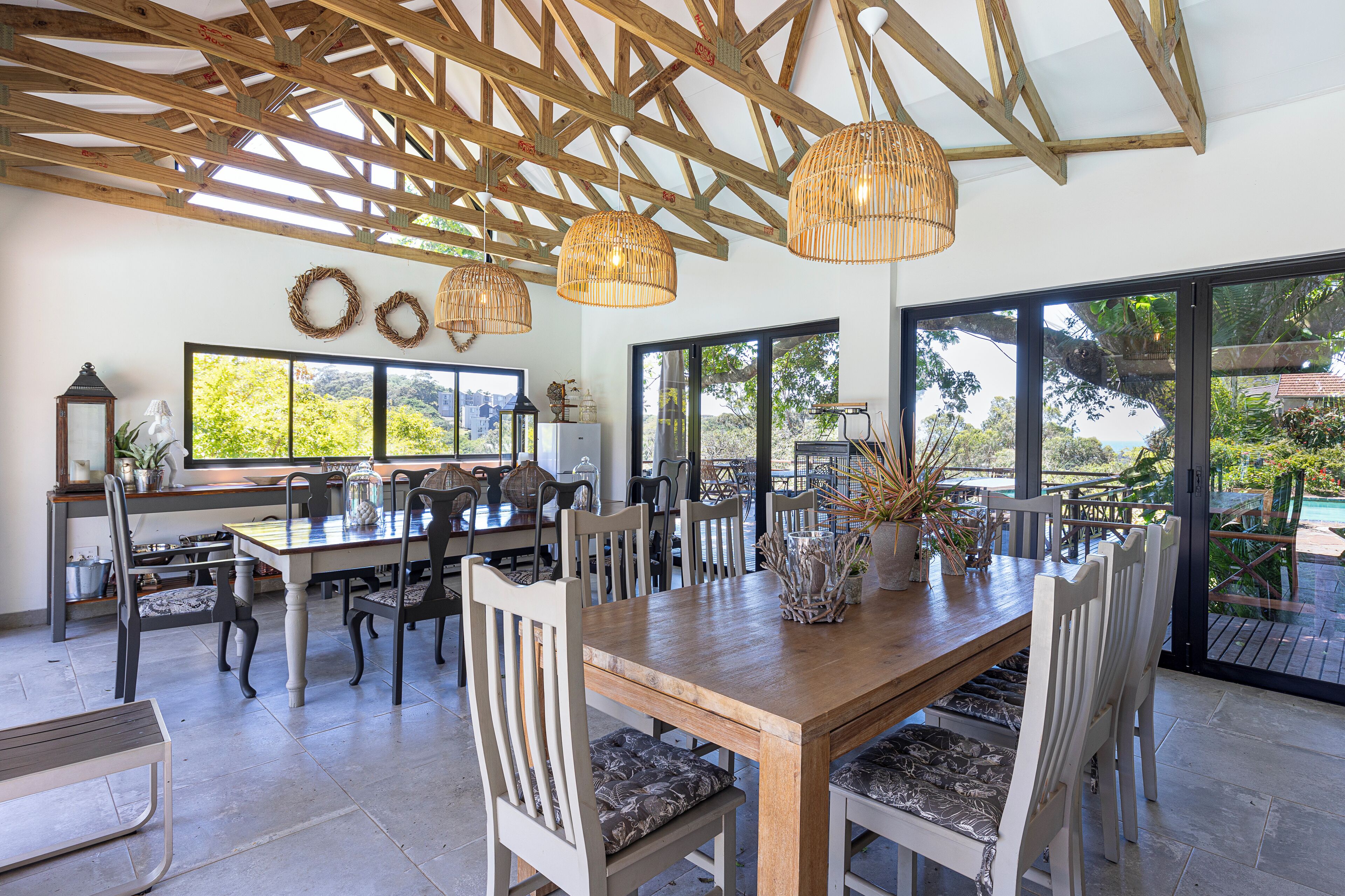 Daily full breakfast (ZAR 150 per person)