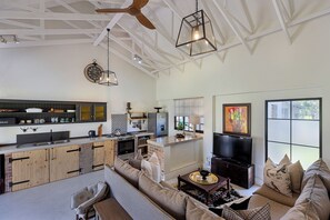 Family Cottage | Private kitchen | Microwave, coffee/tea maker, electric kettle - Seaforth Country House (Ballito)