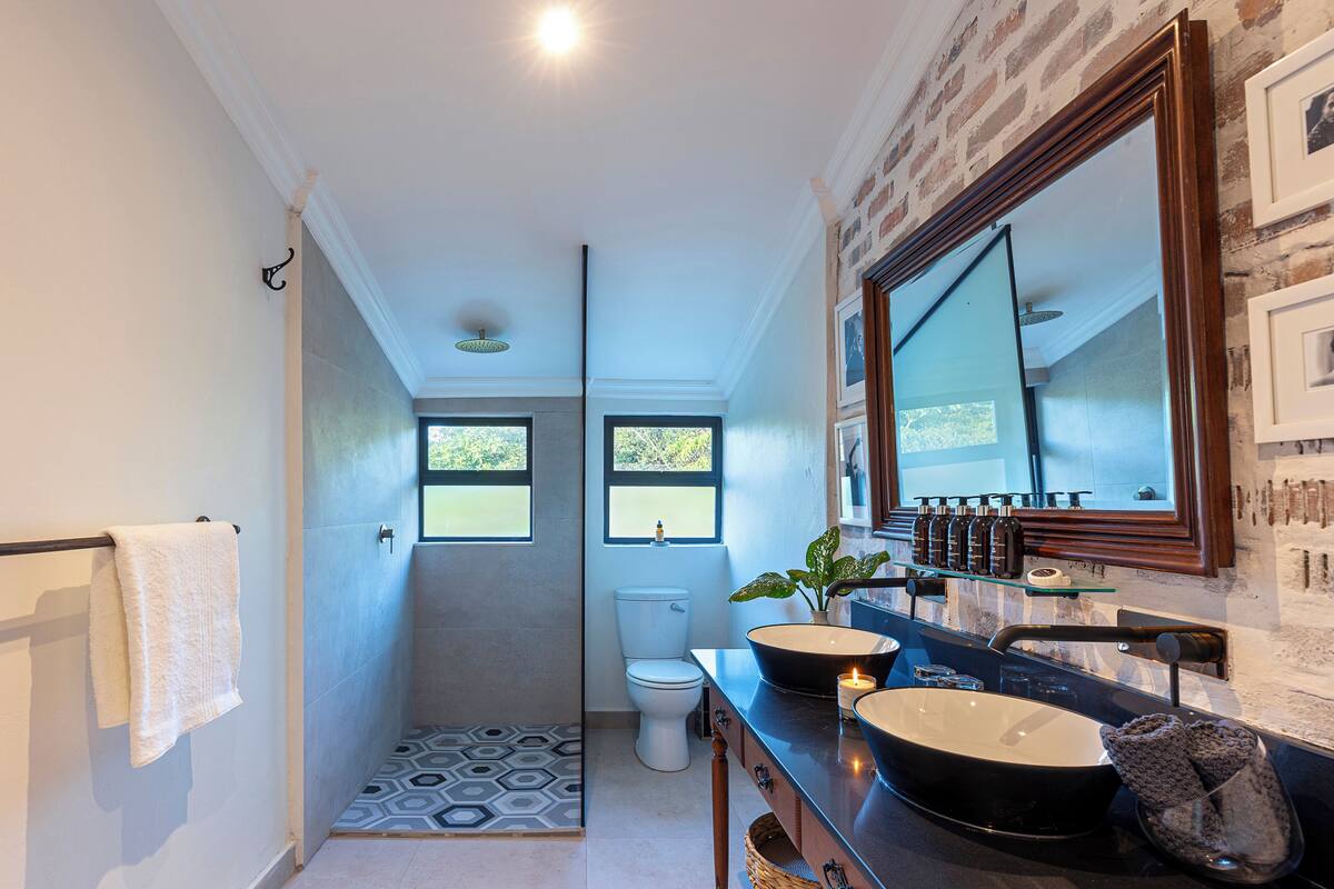 Habitación Confort con 1 cama doble o 2 individuales | Sábanas de algodón egipcio y ropa de cama de alta calidad