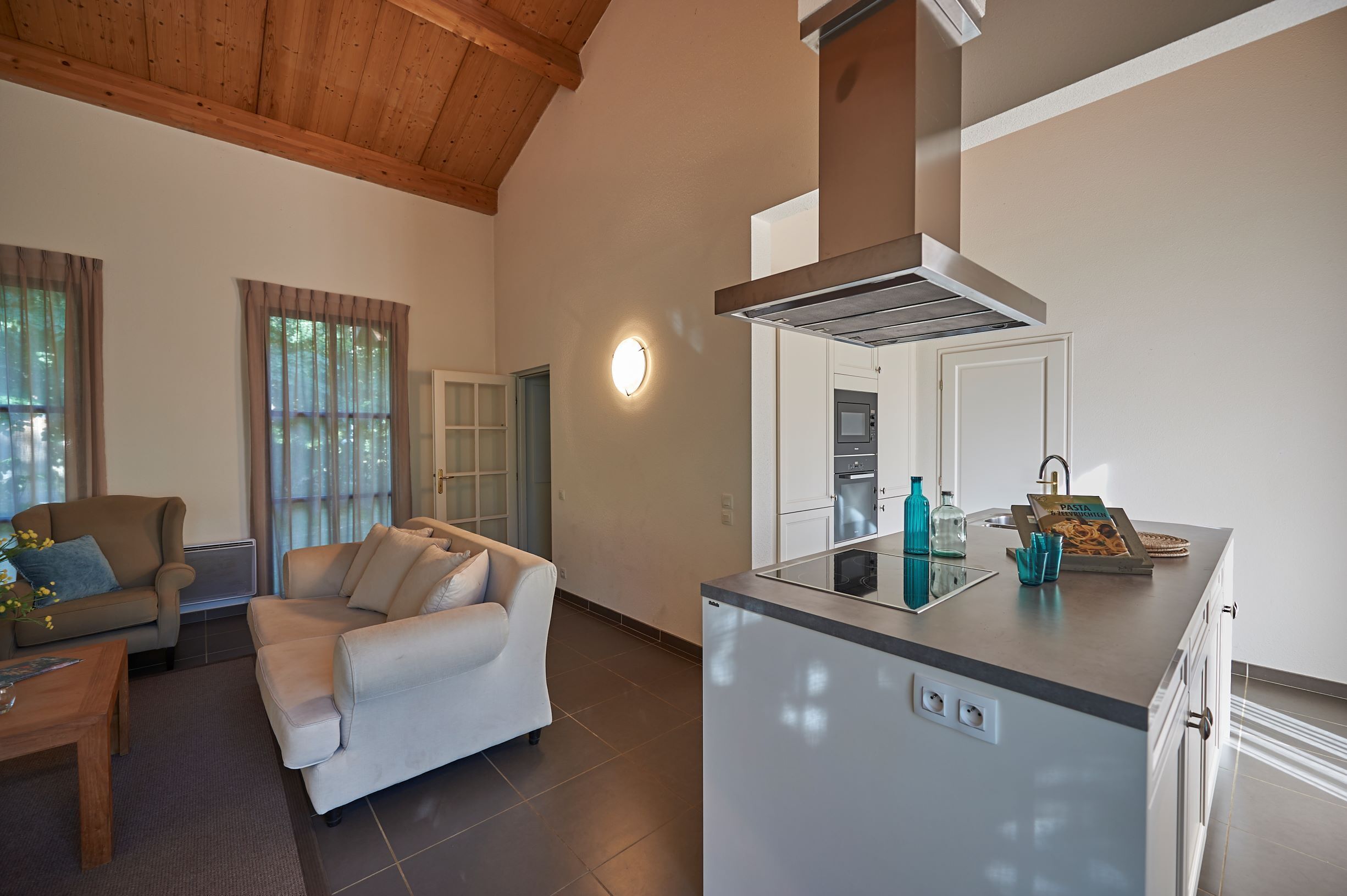 Exclusive Townhome | Private kitchen | Oven, stovetop, dishwasher, electric kettle