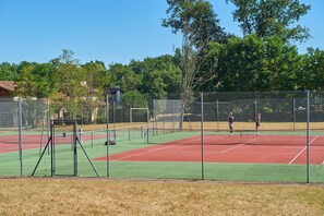 Lapangan tenis