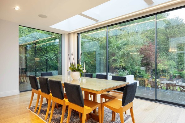 Dining - Majestic Oasis, by Veeve (London)