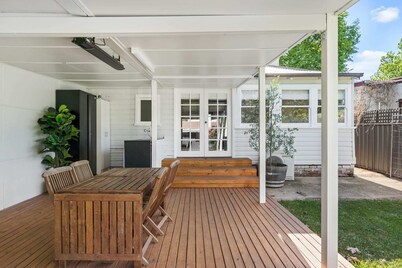 Johnno's Cottage - Prime Location - Sleeps 4