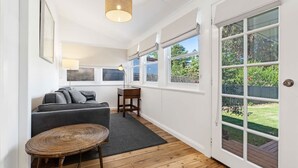 Unclassified image, 3 of 18, button - Johnno's Cottage - Prime Location - Sleeps 4 (Orange)