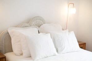 2 bedrooms, desk, iron/ironing board, free WiFi - Stunning Designer 2 Bed Apt in Glorious Gràcia (Barcelona)