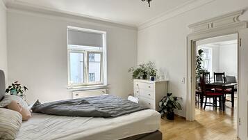 1 bedroom, bed sheets